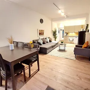 Apartment Spacious Flat Next To Goldbekkanal In Winterhude, Hamburg