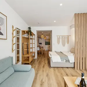 Apartment Gemuetliches 2 Ambient Mit Queensize-bett , Etagenbett& Schlafsofa In Alsternaehe, Hamburg